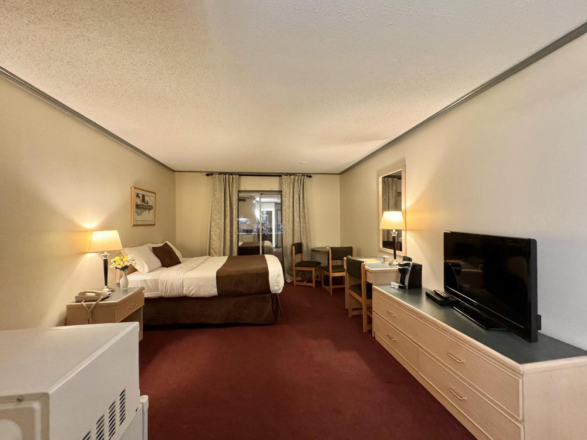 Divya Sutra Plaza And Conference Centre, Vernon, Bc Екстер'єр фото