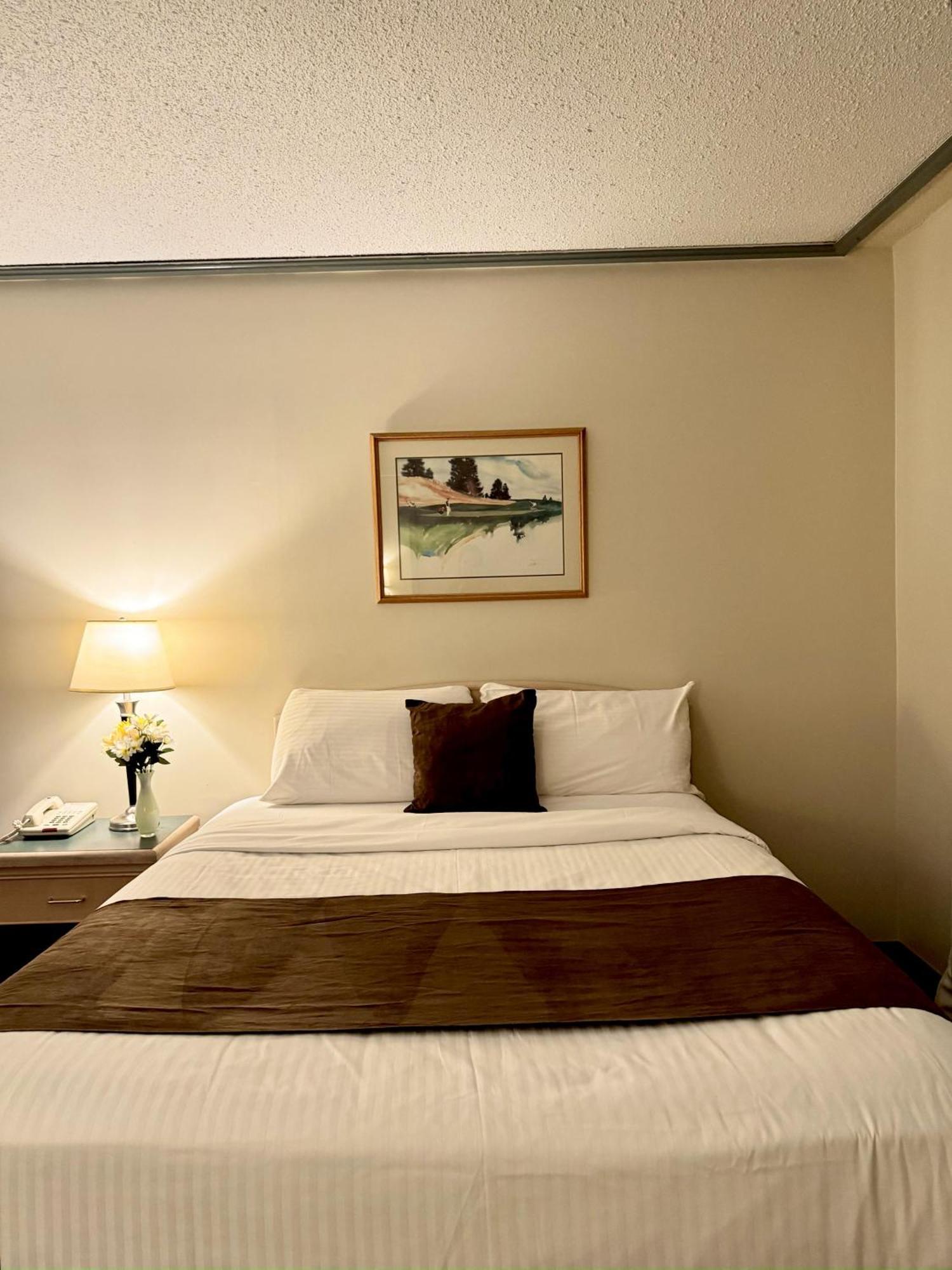 Divya Sutra Plaza And Conference Centre, Vernon, Bc Екстер'єр фото