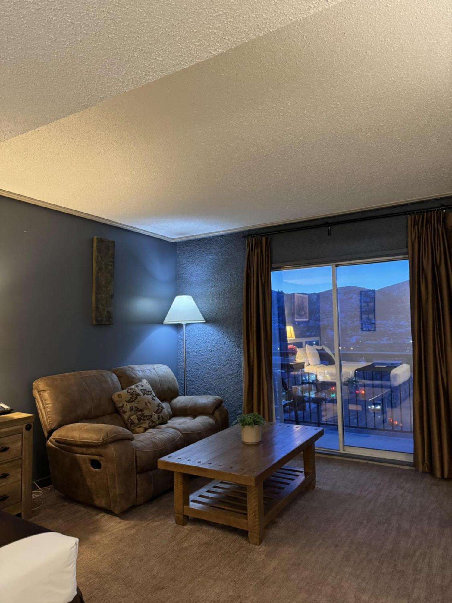 Divya Sutra Plaza And Conference Centre, Vernon, Bc Екстер'єр фото