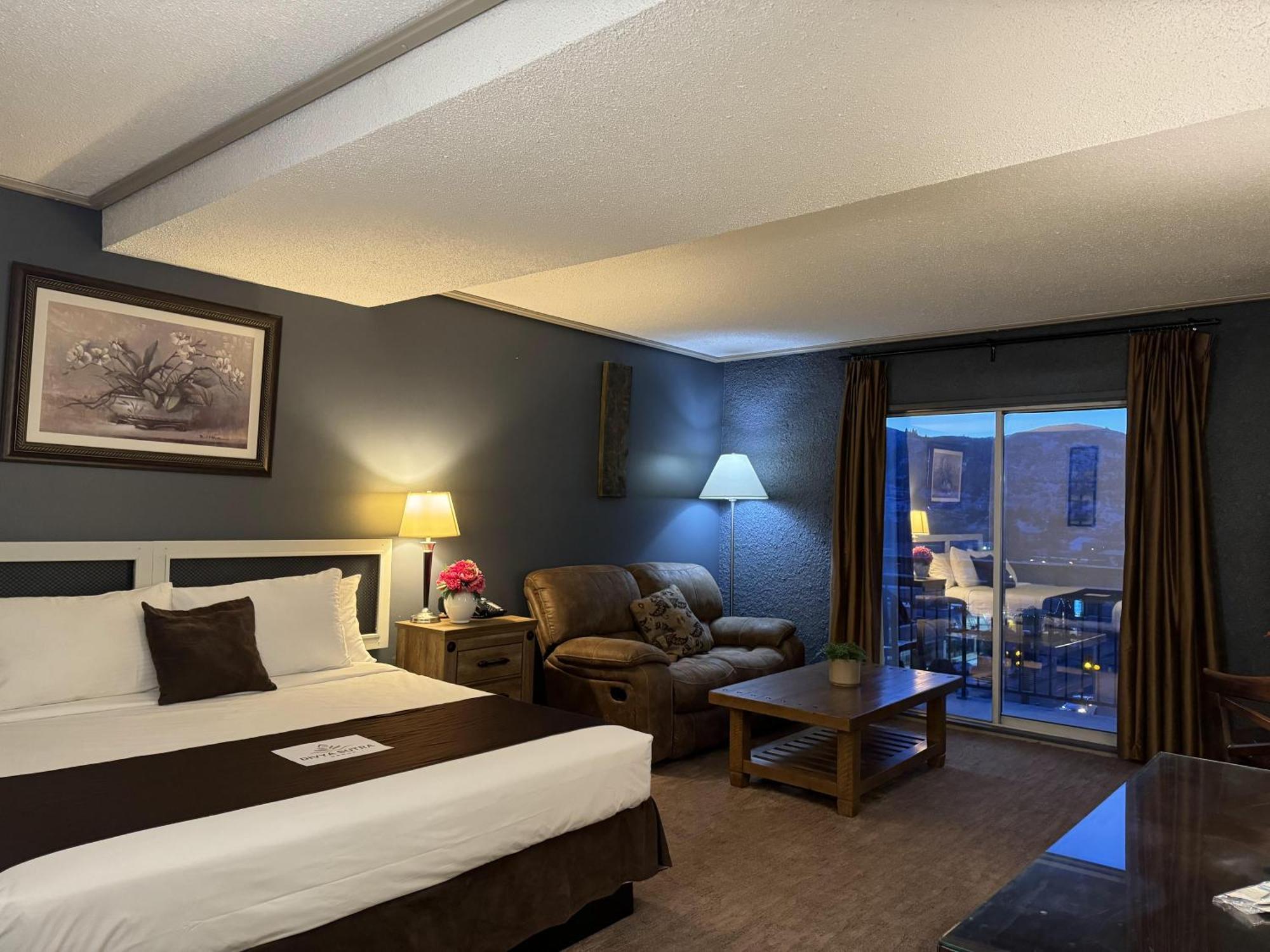 Divya Sutra Plaza And Conference Centre, Vernon, Bc Екстер'єр фото