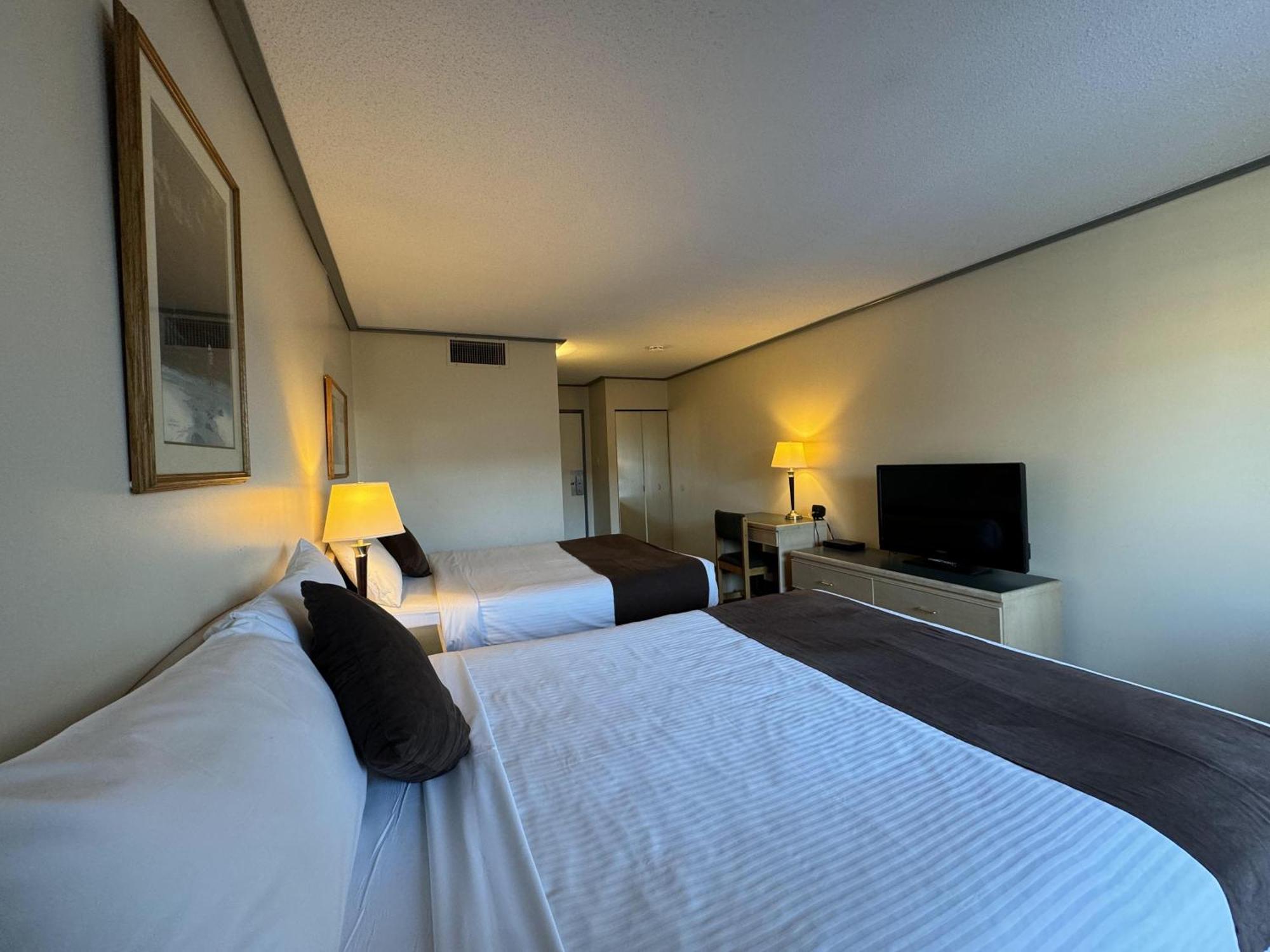 Divya Sutra Plaza And Conference Centre, Vernon, Bc Екстер'єр фото
