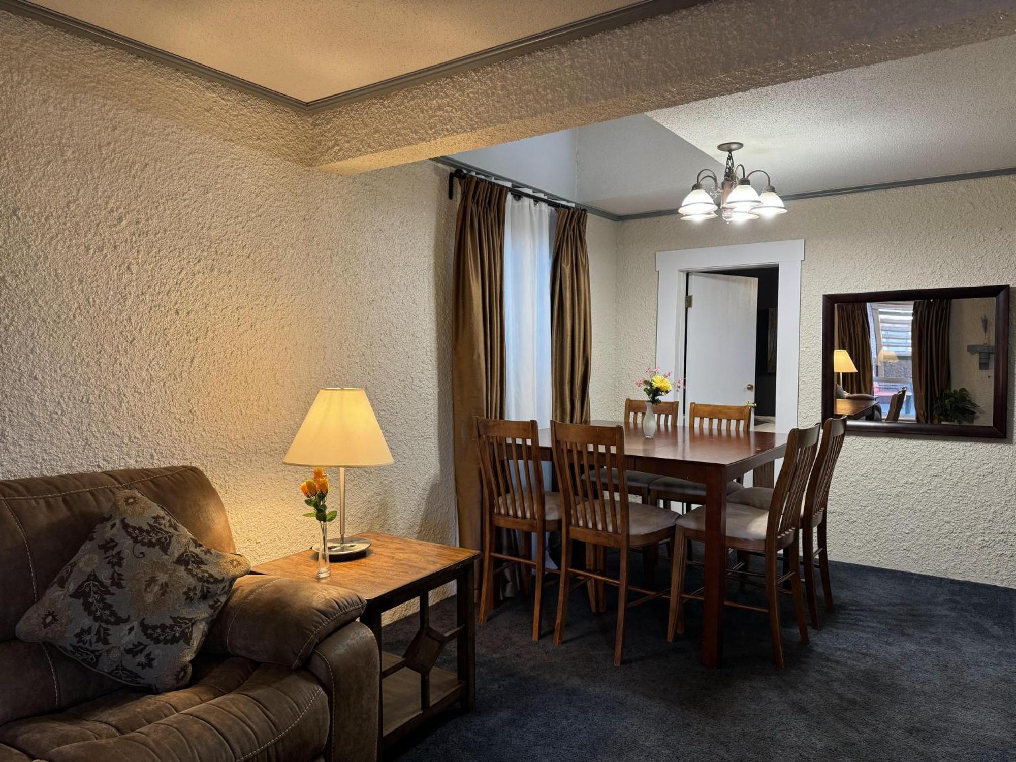 Divya Sutra Plaza And Conference Centre, Vernon, Bc Екстер'єр фото
